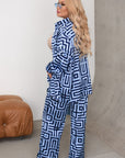 Принтиран комплект риза и pants от polyester и cotton, с ярък десен и комфортен дизайн, подходящ за ежедневието.