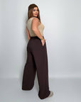 Стиlinen женски pants с декорирани копчета, от polyester, viscose и spandex, изображение на моден pants.