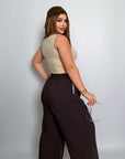 Стиlinen дамски pants с декорации и копчета, polyester, viscose и spandex, изображение на моден pants.