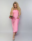 Дълга satinена рокля за Нова година от марка NewYear25, с polyester и viscose, изображение на елегантен модел.