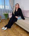 Свободен linen ен комплект с polyester, подходящ за летен гардероб, в светли цветове, показани на изображението.