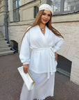 Cropped cardigan with a belt made from polyester and viscose, model with elegant design and stylish appearance.