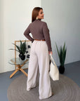 Soft white jumper with turtleneck, made from cotton, viscose and elastane, suitable for everyday style.