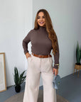 Women's wide-leg trousers made from polyester, viscose and spandex, white, stylish and comfortable for everyday wear.