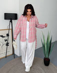 Checked shirt with a belt made from cotton and polyester, model with long sleeves and buttons, in white and black.