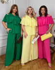 Комплект от памучна Fabric с волан, съдържащ 70% cotton и 30% polyester, за деликатен и комфортен стил.