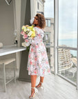Миди рокля от organza с цветен принт, изработена от 100% polyester, изображение на елегантна рокля с флорални мотиви.