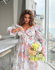 Летяща Floral organza midi dress , с polyesterна Fabric, подходяща за лятна елегантност и празнични поводи.