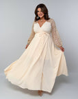 Long lace dress от polyester, модел SV082025, показана отстрани, с елегантен дизайн и детайли от lace.
