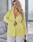 Стиlinen дамски Printed blazer , изработено от polyester и lycra, показано на снимката.