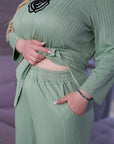 Ribbed fabric set with a belt , polyester и lycra, подходящ за ежедневна елегантност, изображение на облеклото.