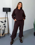 Soft ribbed knitted set made from polyester, viscose and elastane, suitable for everyday wear.