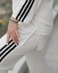 Комплект от рипсена Fabric със linen ти, polyester, lycra и nylon, подходящ за ежедневна носия.