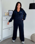 Corduroy set in a blend of viscose, cotton and elastane, shown in the image.
