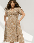 Цветна Floral wrap dress от марка YR, изработена от 100% polyester, показана на снимката