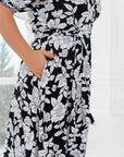 Стилна Floral wrap dress от марка YR, polyester и lycra, изображение на цветна рокля на снимка.