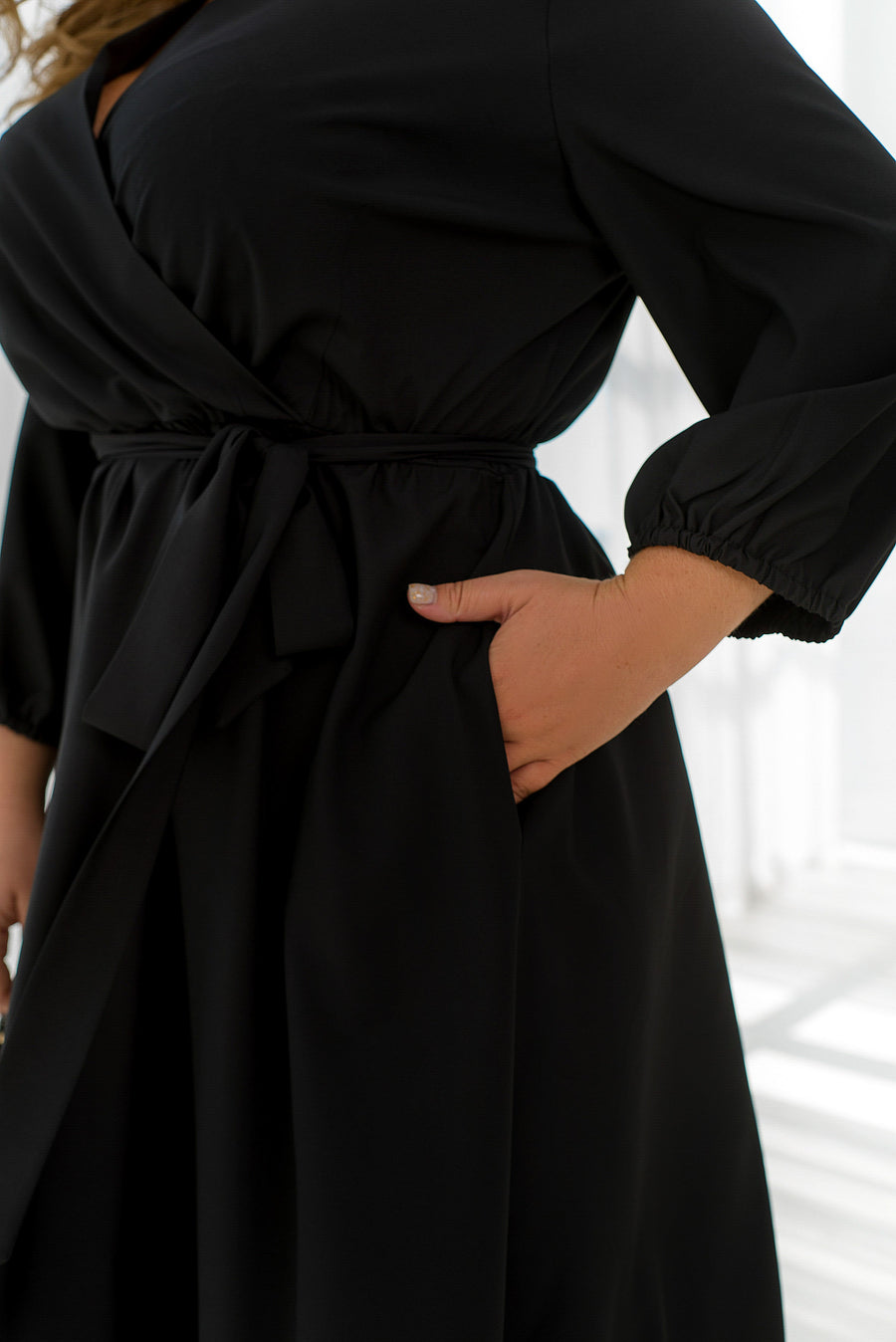 Knee-length dress with pockets