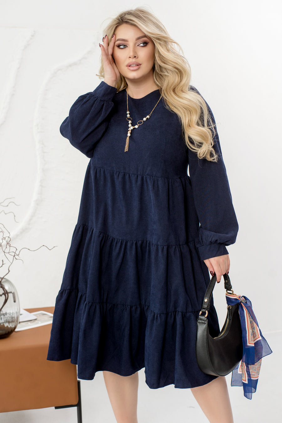 Bordázott bársonyos ruha fodrokkal