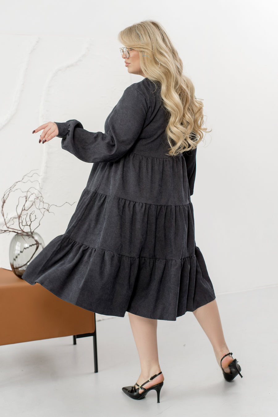 Bordázott bársonyos ruha fodrokkal