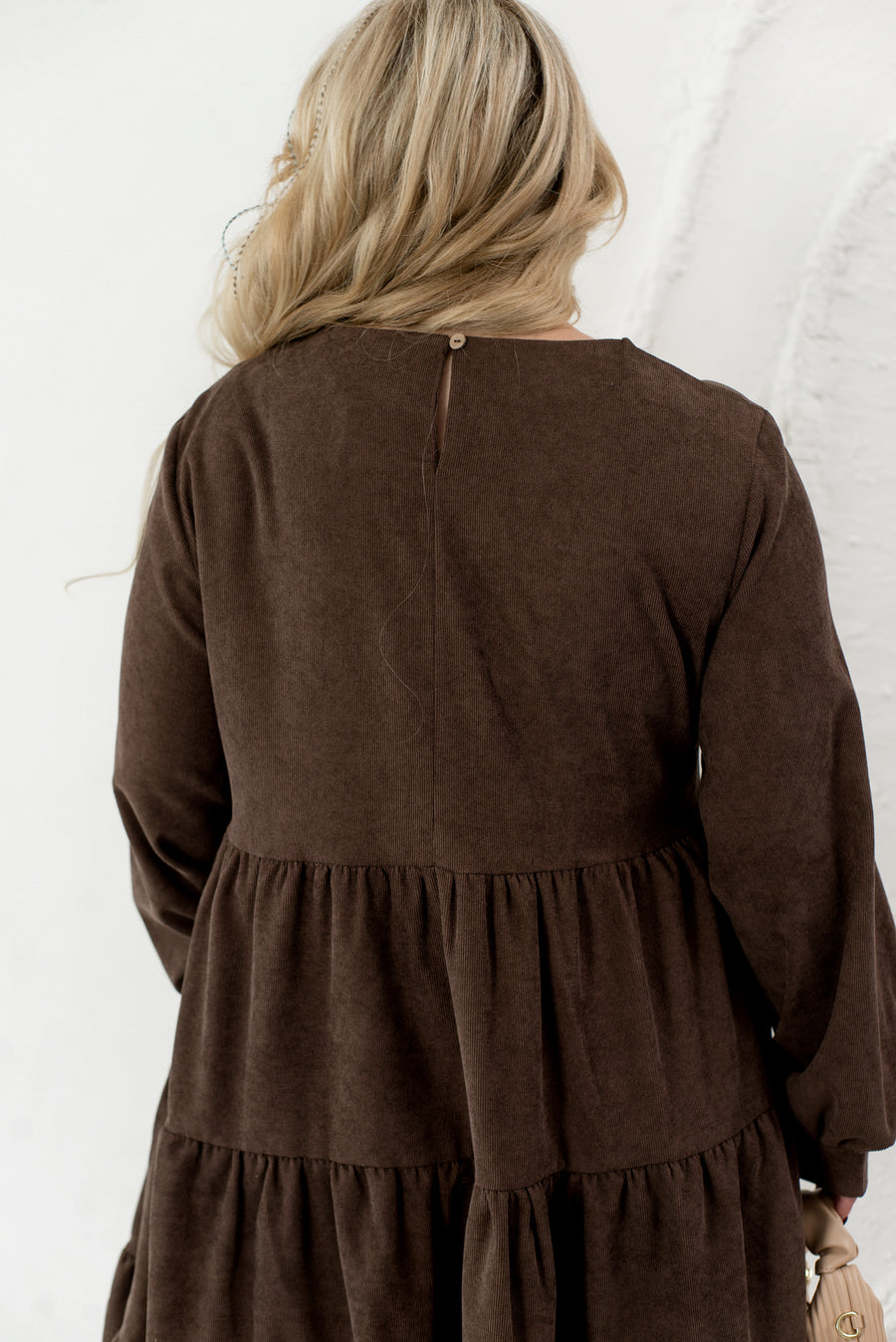 Bordázott bársonyos ruha fodrokkal