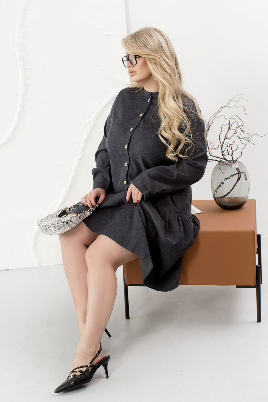 Bordázott bársonyos ruha gombokkal