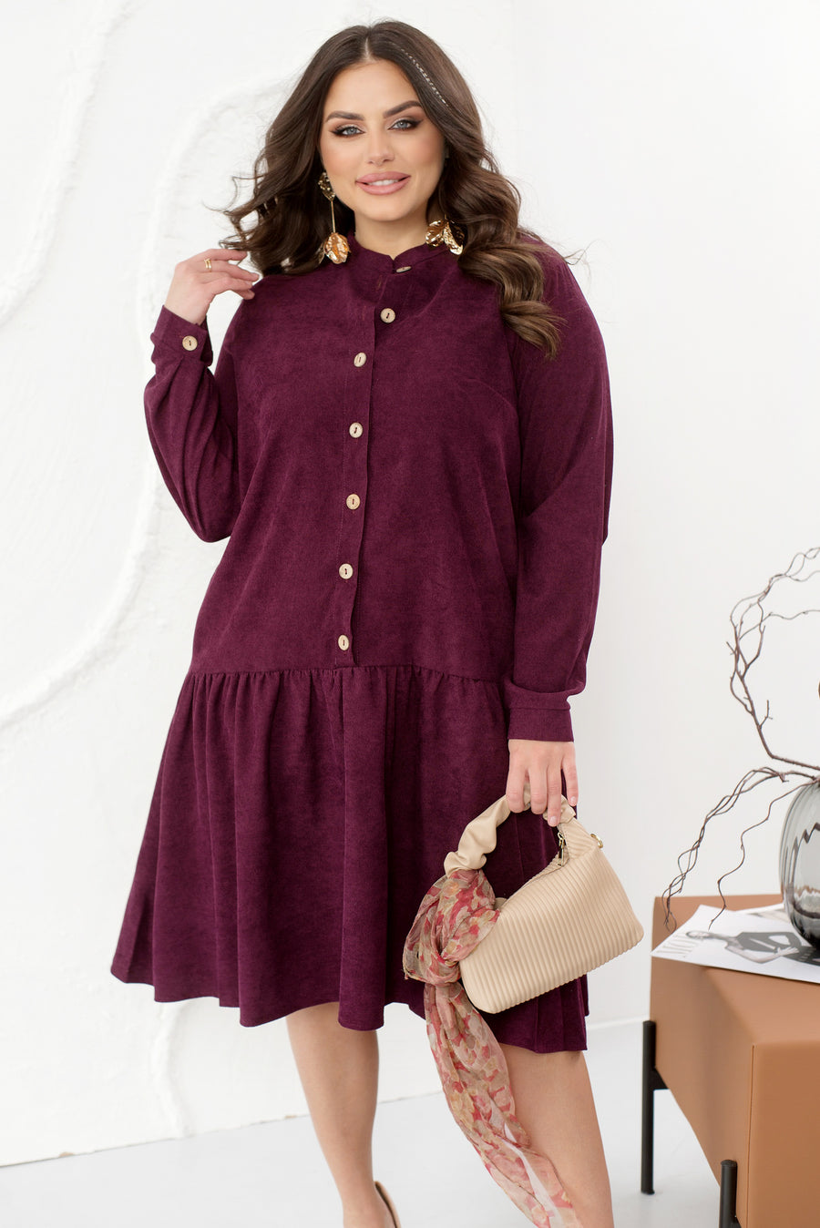 Bordázott bársonyos ruha gombokkal