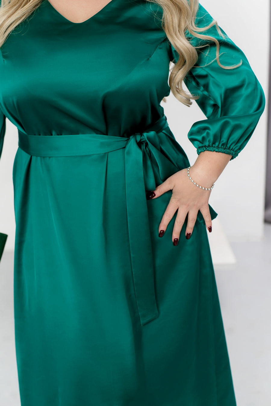 Długa satynowa sukienka