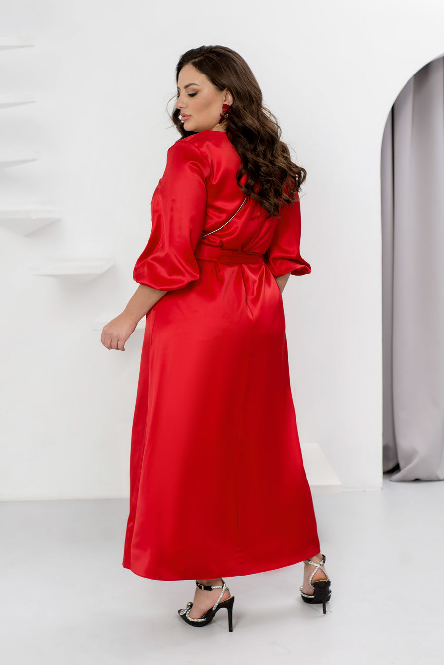 Długa satynowa sukienka