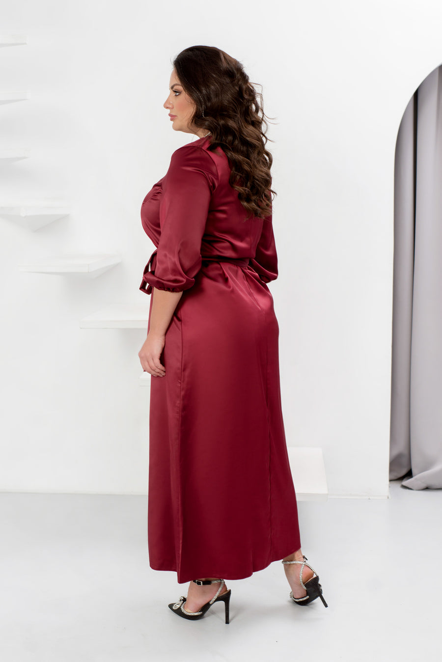 Długa satynowa sukienka