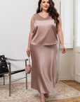 Elegant women’s tank top with a V-neckline от марка YR, polyester и elastane, изображение на White потник.