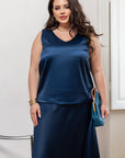 Elegant women’s tank top with a V-neckline от polyester и elastane, модел YR, показан на изображението.
