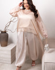Asymmetrical cape made of lightweight fabric  YR с viscose и polyester, показана в изображението.