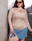 Elegant women’s blouse with draping and a decorated neckline, марка YR, от polyester, viscose и elastane.