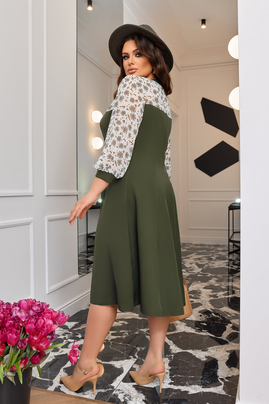 Kleid mit Chiffondetails