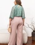 Elegant women’s blouse  YR с polyester и spandex, показана в изображението, с класически дизайн и комфортна кройка.