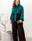 Stylish women’s blouse with a high collar and ties  от марка YR, 100% polyester, с модерен дизайн и елегантен външен вид.