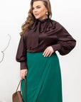 Stylish women’s blouse with a high collar and ties  от марка YR, изработена от 100% polyester, показана на изображението.
