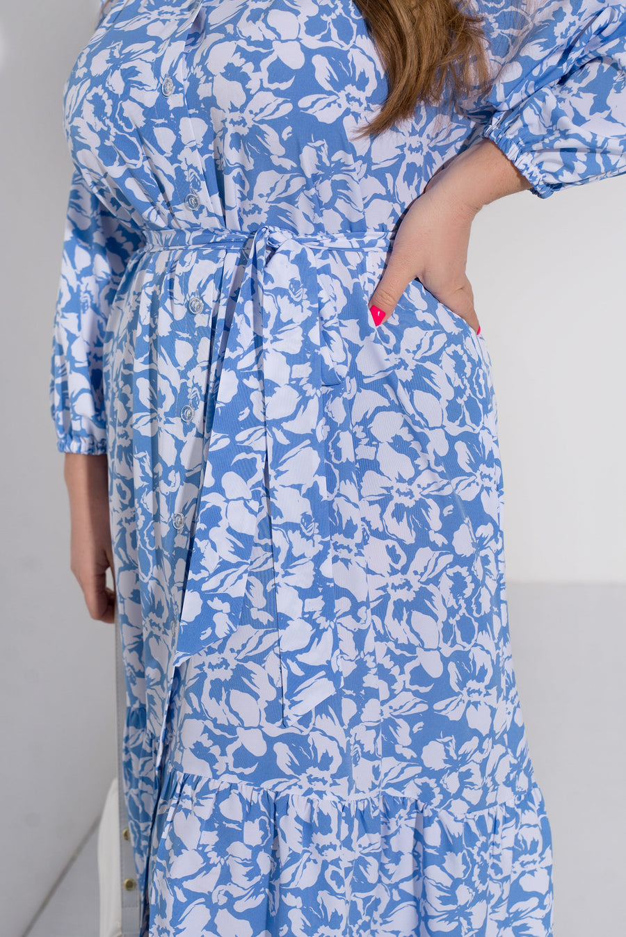 Loose-fitting dress with pockets