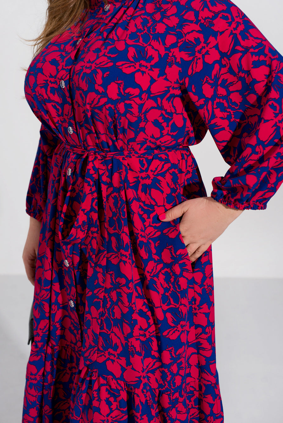 Loose-fitting dress with pockets