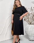 Elegantní midi šaty s elastickým pasem a páskem