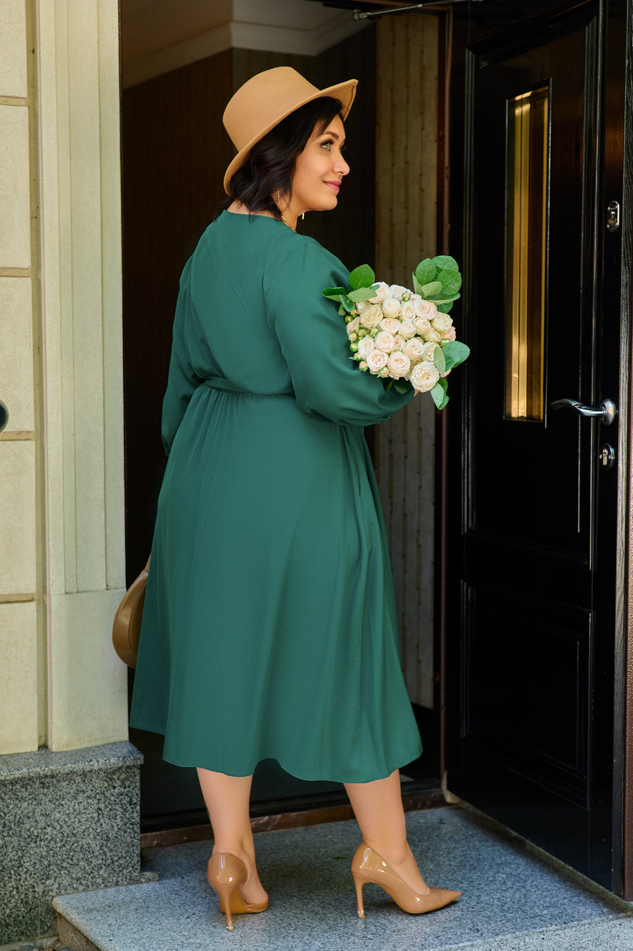 Knee-length dress with pockets