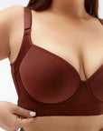 Сутиен в големи Sizeи с чашки B–H, направен от polyester, показан на изображението.