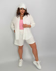 Комплект с linen ени shorts от linen blend , бели и уup toбни, за летни ежедневни облекла.