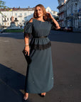 Set with a long skirt and lace, made from polyester, viscose and lycra, with an elegant design and delicate details.