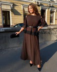 Set with a long skirt and lace, made from polyester, viscose and lycra, in an elegant style.