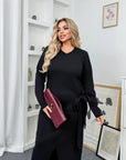 Midi dress with a slit with a composition of polyester, viscose and lycra, shown on a model with an elegant design.