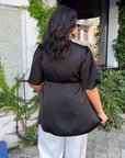 Satin blouse with lace, polyester, viscose and elastane, with delicate design and elegant appearance.