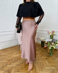 Риза с Midi skirt made of silk fabric , изработена от polyester, viscose и elastane, в елегантен стил.