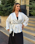 Satin kimono with a belt, polyester, viscose and elastane, with smooth sheen and elegant design, white with a belt.