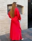 Satin kimono with a belt made from polyester, viscose and elastane, shown in the image.